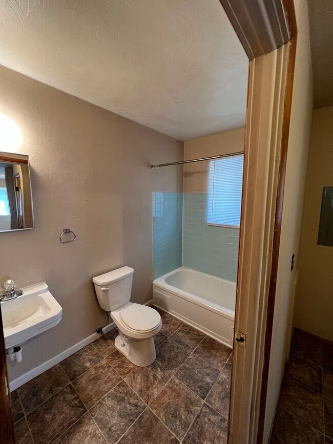 Building Photo - Nicholas538