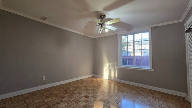 Building Photo - Large 5-Bedroom Home with Backyard Pool, G...