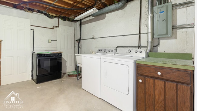 Building Photo - 2S661 Ave Normandy W