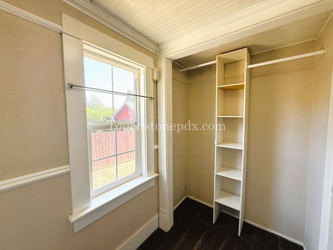 Building Photo - Contemporary 2 BD | 1 BA Home w/ Private B...