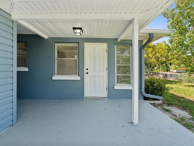 Building Photo - 5425 Waters Edge Dr