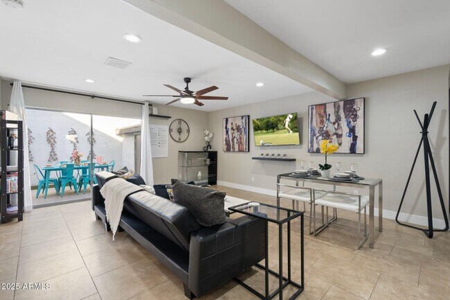 Building Photo - 8570 E Indian School Rd