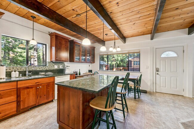 Building Photo - 1517 Plumas Cir