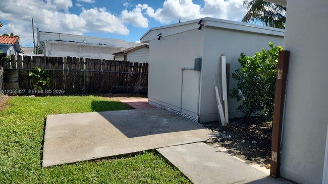 Building Photo - 3533 SW 91 Ave