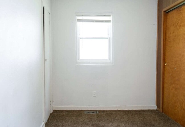 Building Photo - Affordable 2-Bedroom Home Near Downtown Xenia