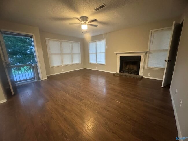 Building Photo - 2703 Lantern Walk SE