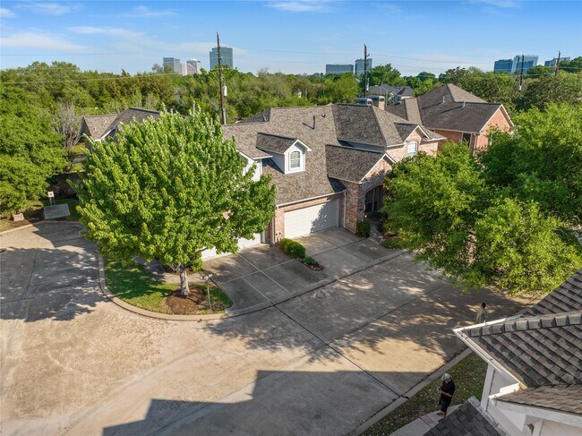 Building Photo - 1014 Enclave Square N