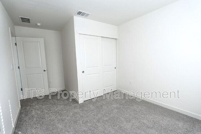 Building Photo - 2097 Shady Tree Cir