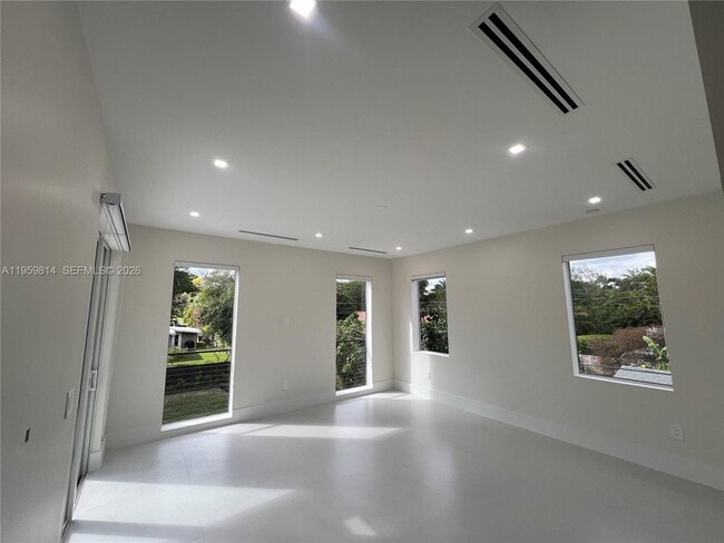 Building Photo - 7850 SW 67th Ave