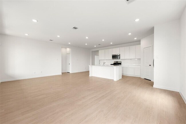 Building Photo - 13505 Harbor Pt Dr