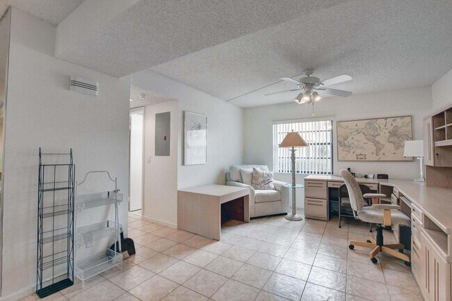 Building Photo - 5851 Parkwalk Dr