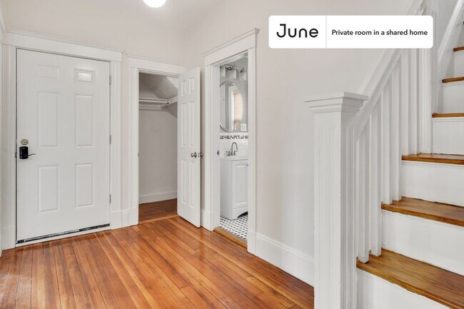 Building Photo - Room in Shared 4 bed/2 bath home in Allston