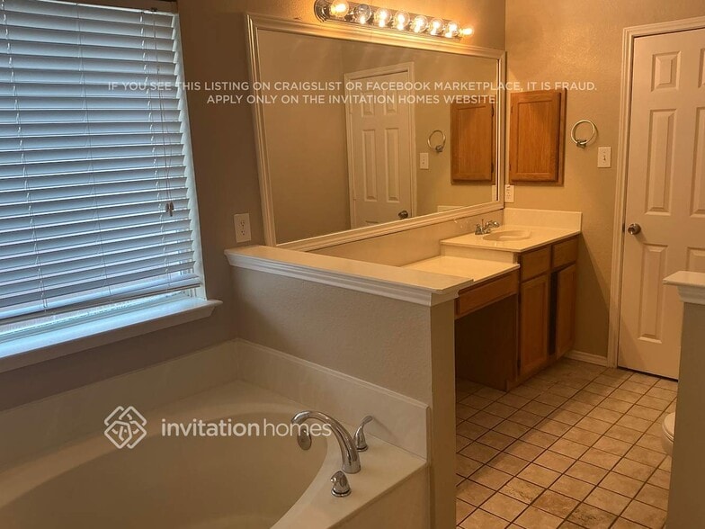 Building Photo - 2012 Creek Royal Dr