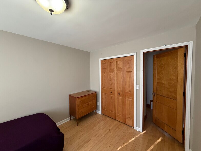 Building Photo - 18 Rustic W