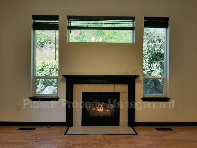 Building Photo - 11027 Pansy Pl NW
