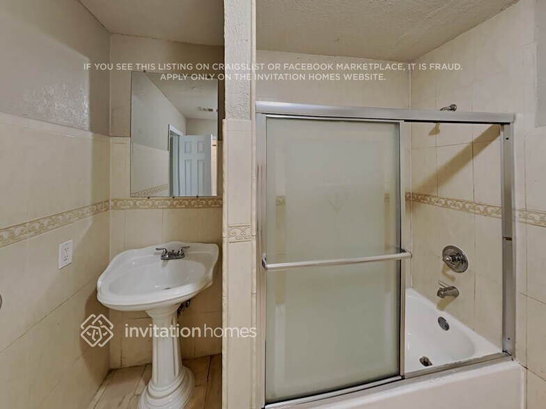 Building Photo - 8662 SW 154th Cir Pl