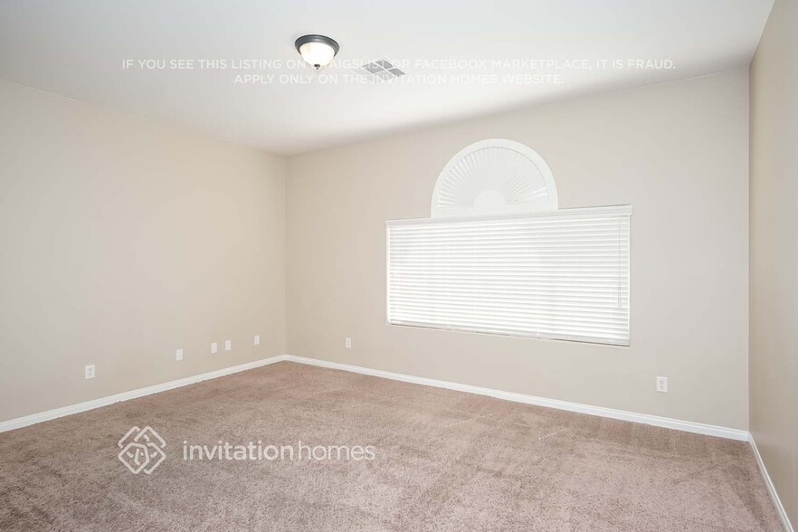 Building Photo - 915 Golden Poppy St