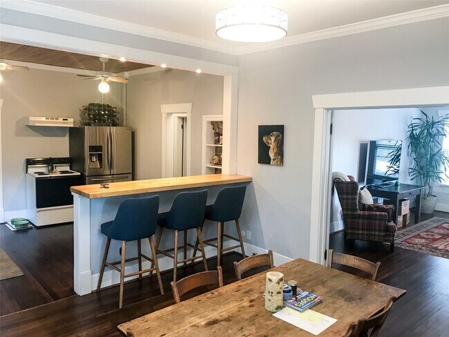 Building Photo - 210 Tabor St