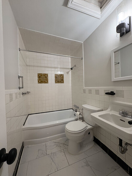 Full Bathroom - 7125 Gough St