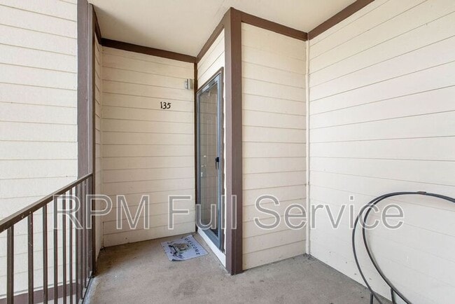 Building Photo - 135 Hicks Rd