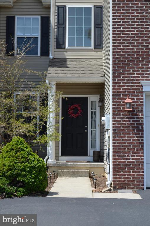 Building Photo - 5255 Spring Ridge Dr E