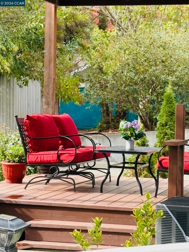 Building Photo - 143 Pulido Rd