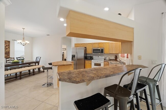 Building Photo - 2865 SW 25th Ave
