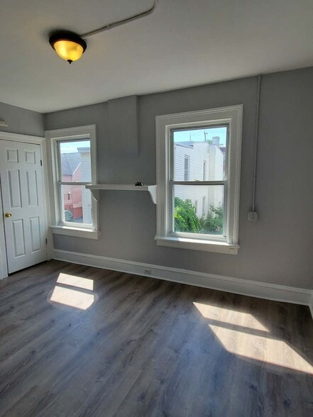 Building Photo - 177 W Parmenter St
