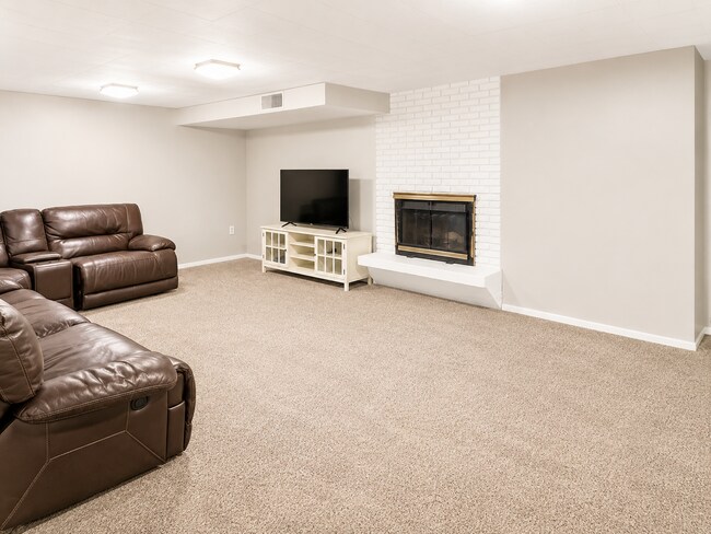 Building Photo - Large Basement Apartment For Rent
