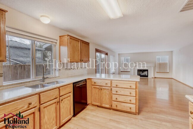 Building Photo - Beautiful 4 Bedroom Home in Excellent Beaverton Location!