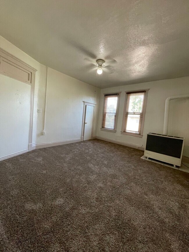 Building Photo - 207 Midway Ave