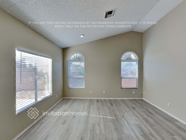 Building Photo - 1055 W Sunward Dr