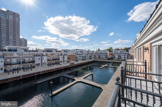 Building Photo - 621 Ponte Villas N