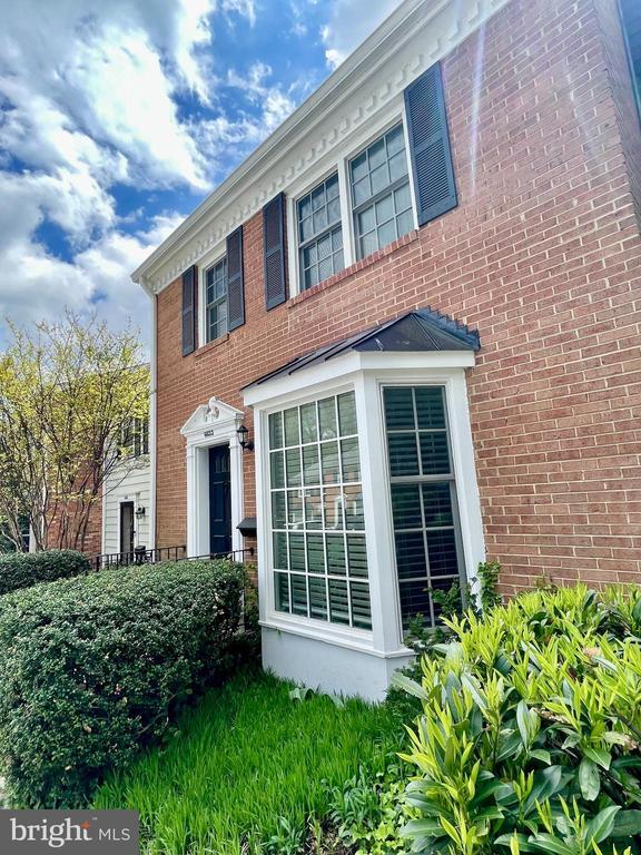 Building Photo - 6633 McLean Ct