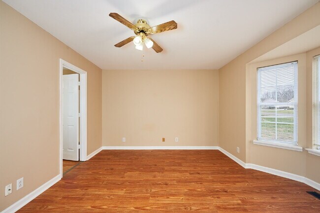 Building Photo - For Rent: 3BR, 2BA house