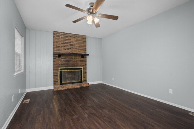 Building Photo - 642 NW Valleybrook Rd