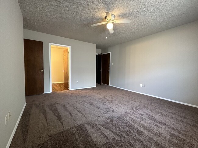 Building Photo - 1007 Southmoor Dr