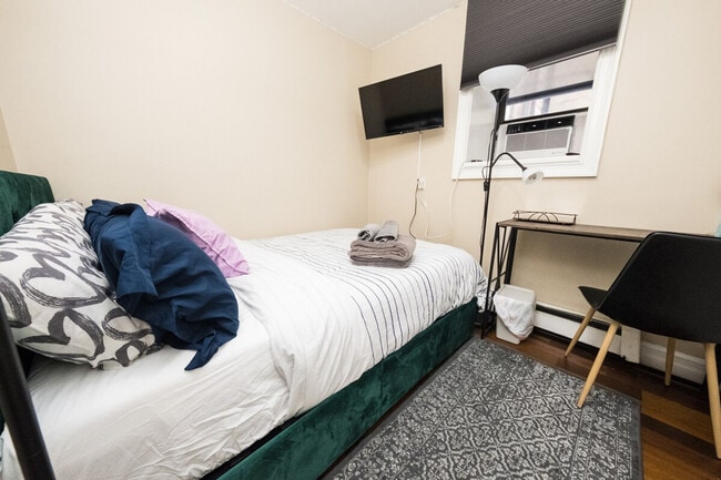 Building Photo - 65 W 107th St