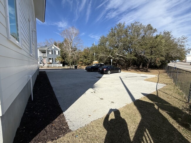 Building Photo - 89 Fishburne St