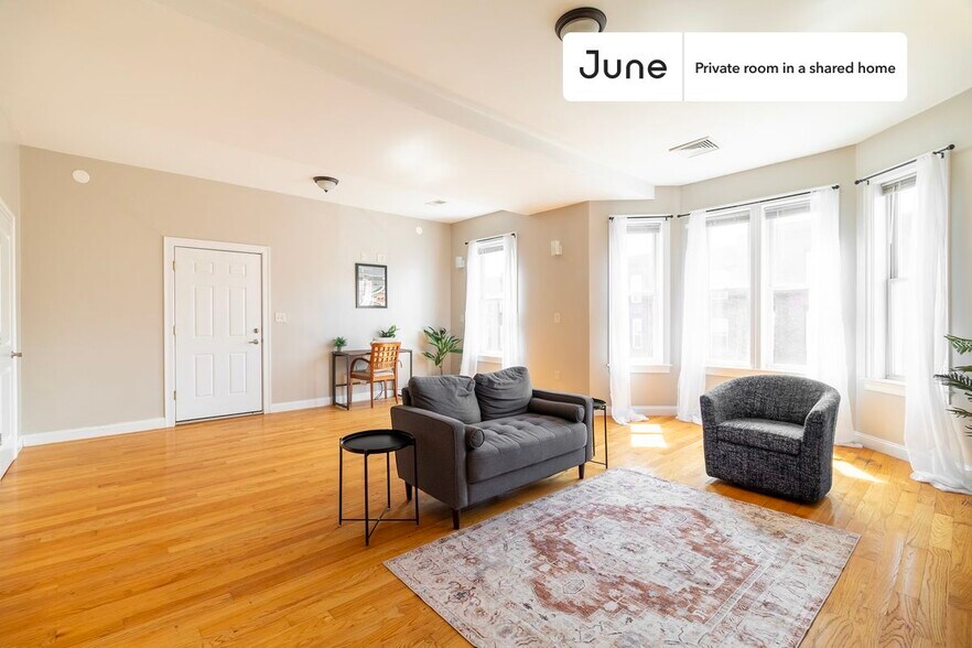 Building Photo - Private bedroom in 3 bed/1.5 bath Home