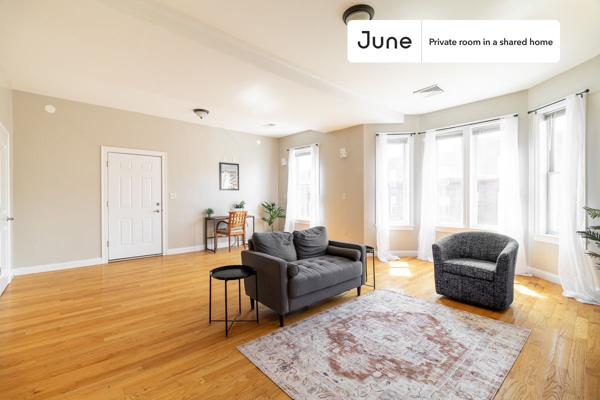 Building Photo - Private bedroom in 3 bed/1.5 bath Home