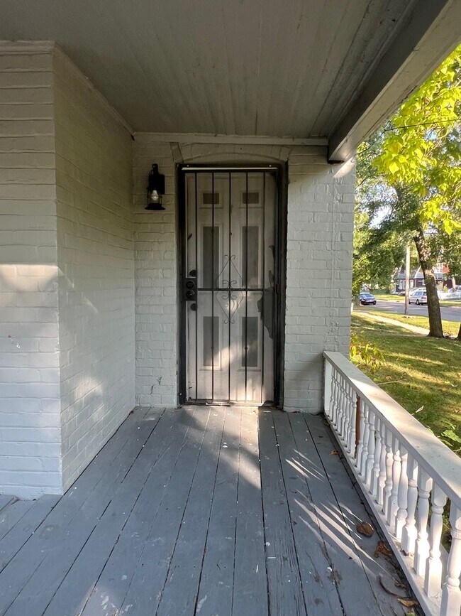 Building Photo - 229 S Eighth St Lansing, MI 48912