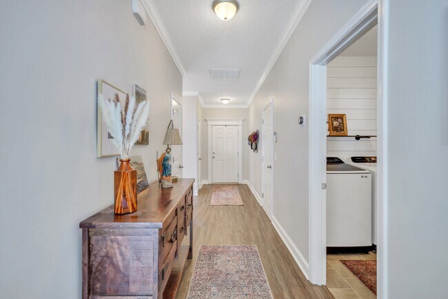 Building Photo - 725 Waterlily Ct