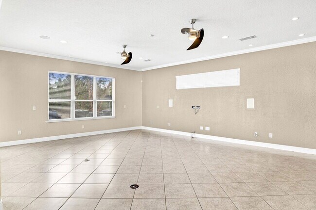 Building Photo - 2018 Crown Pointe Blvd