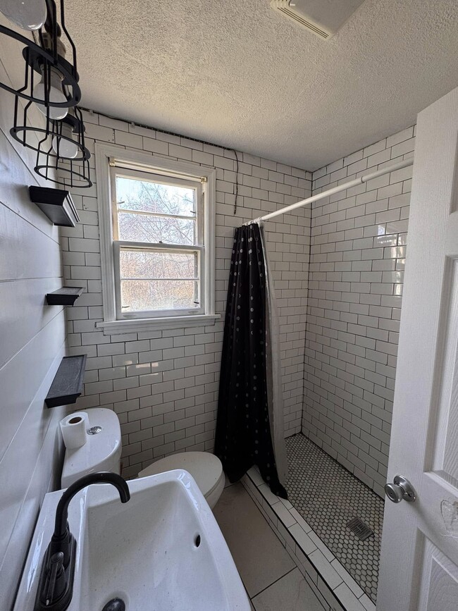 Bathroom - 760 Wachtel Ave