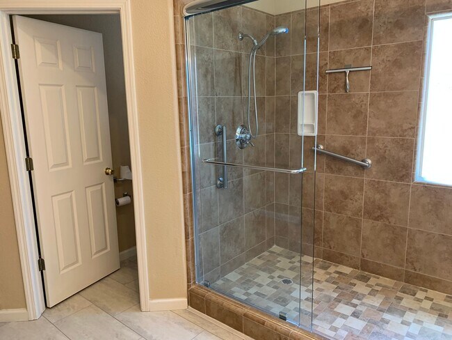 Building Photo - 4518 Avondale Cir