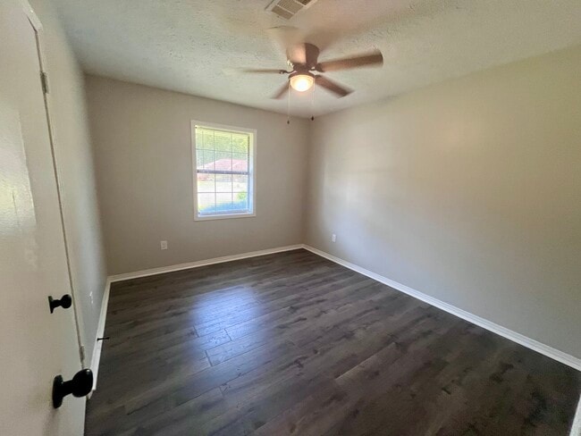Building Photo - 68 Military Chapel Ln