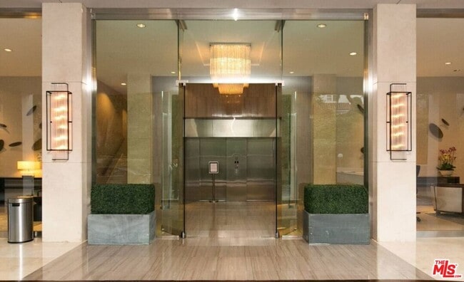 Building Photo - 865 Comstock Ave