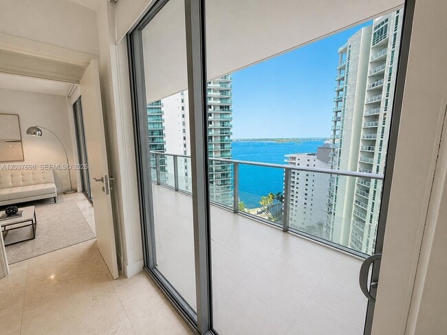 Building Photo - 1300 Brickell Bay Dr