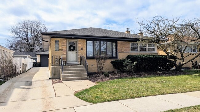 Primary Photo - 1315 W Oakton St
